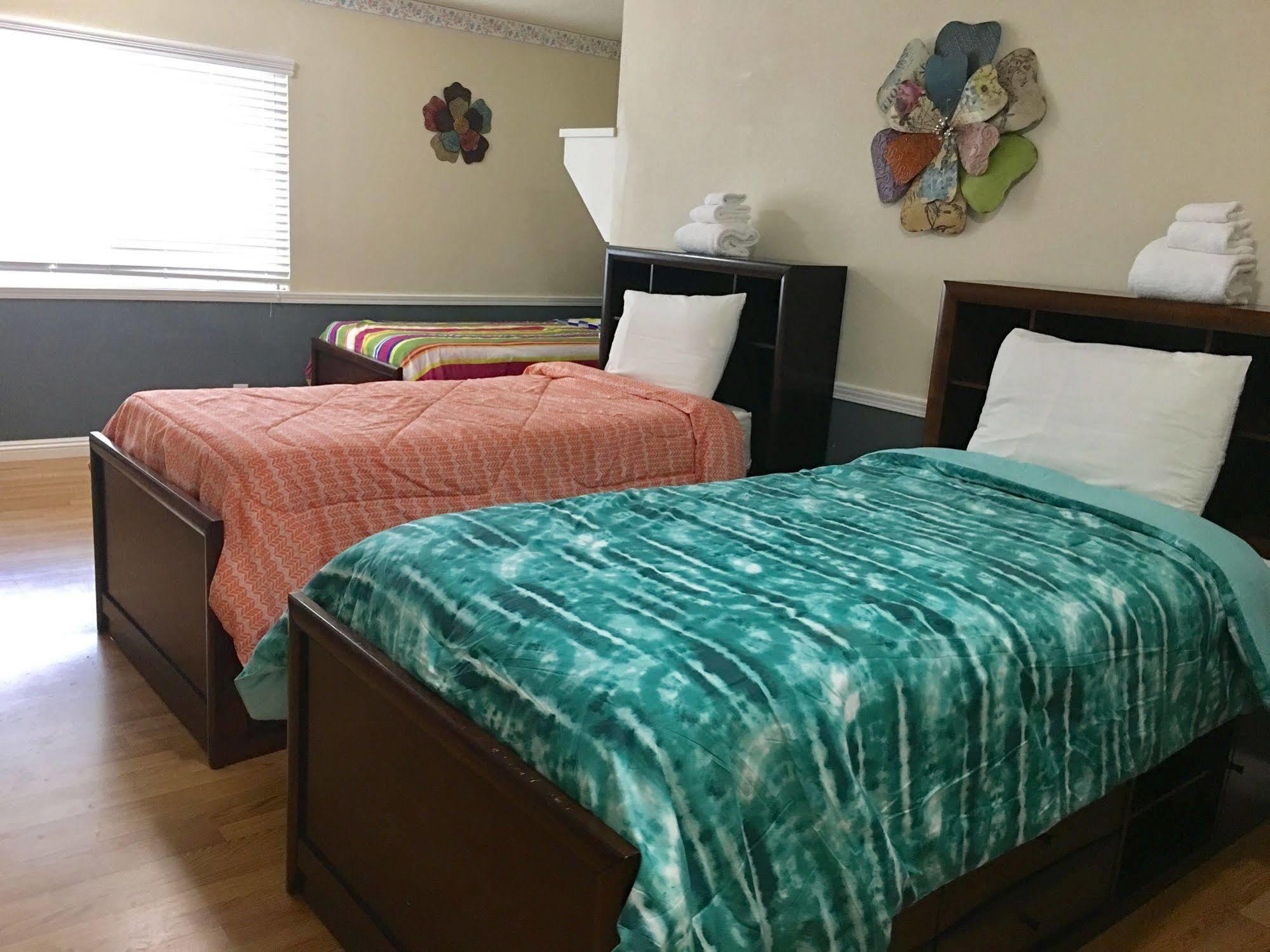 Travelers Bed & Breakfast Hostel Лас-Вегас Экстерьер фото